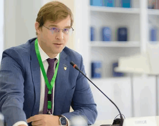 Курс тенге укрепился, а в сети паника: почему разговоры о санкциях и «картах без документов» не имеют под собой оснований