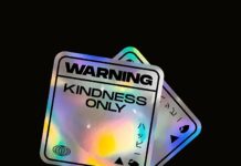 Голографические стикеры: привлечение внимания и укрепление бренда